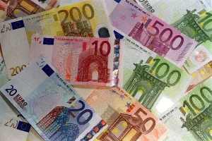 Euro ojačao prema dolaru vi&scaron;e od 1 posto