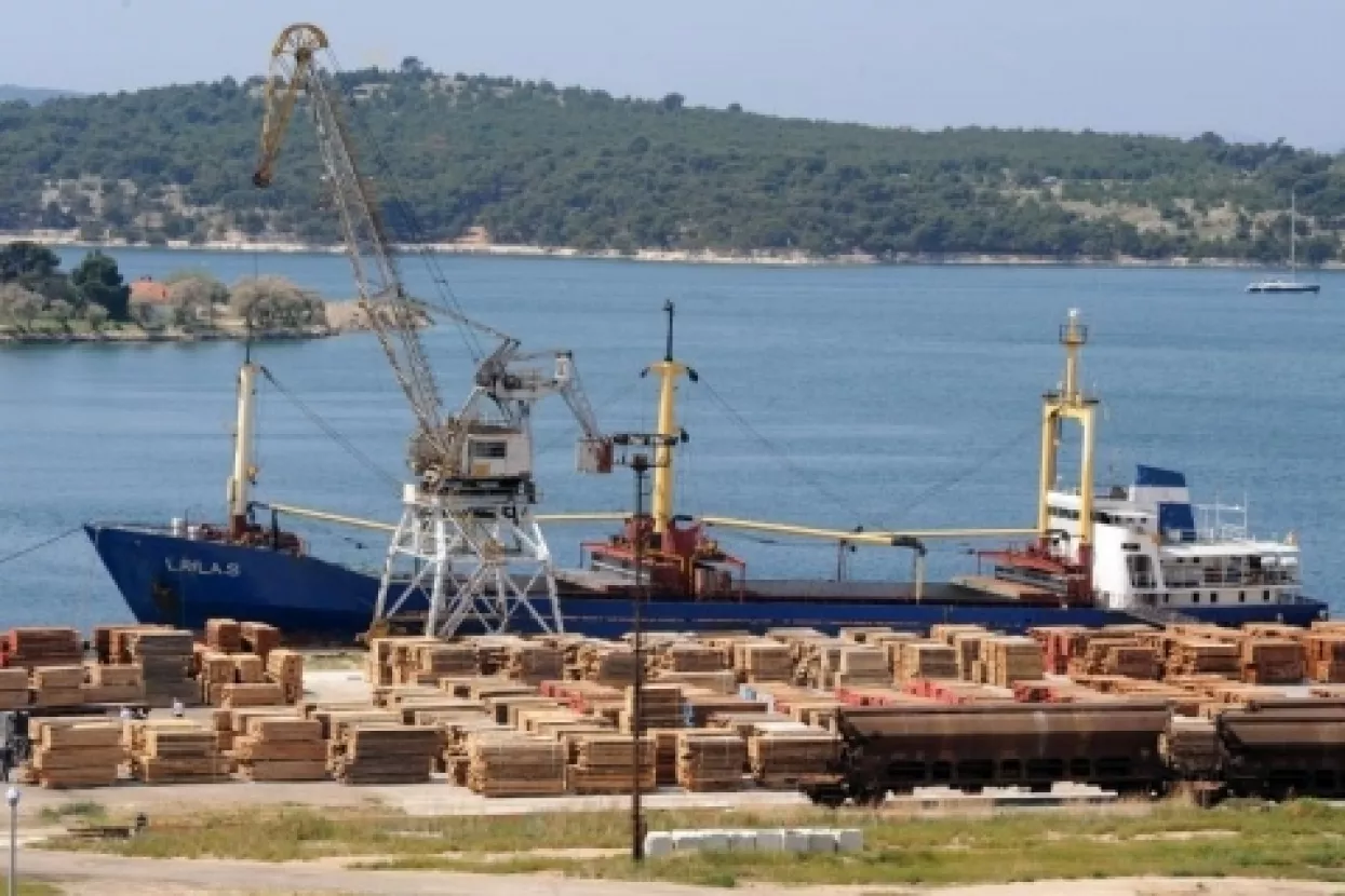 Kutinska Petrokemija kupuje 50 posto udjela u Luci &Scaron;ibenik