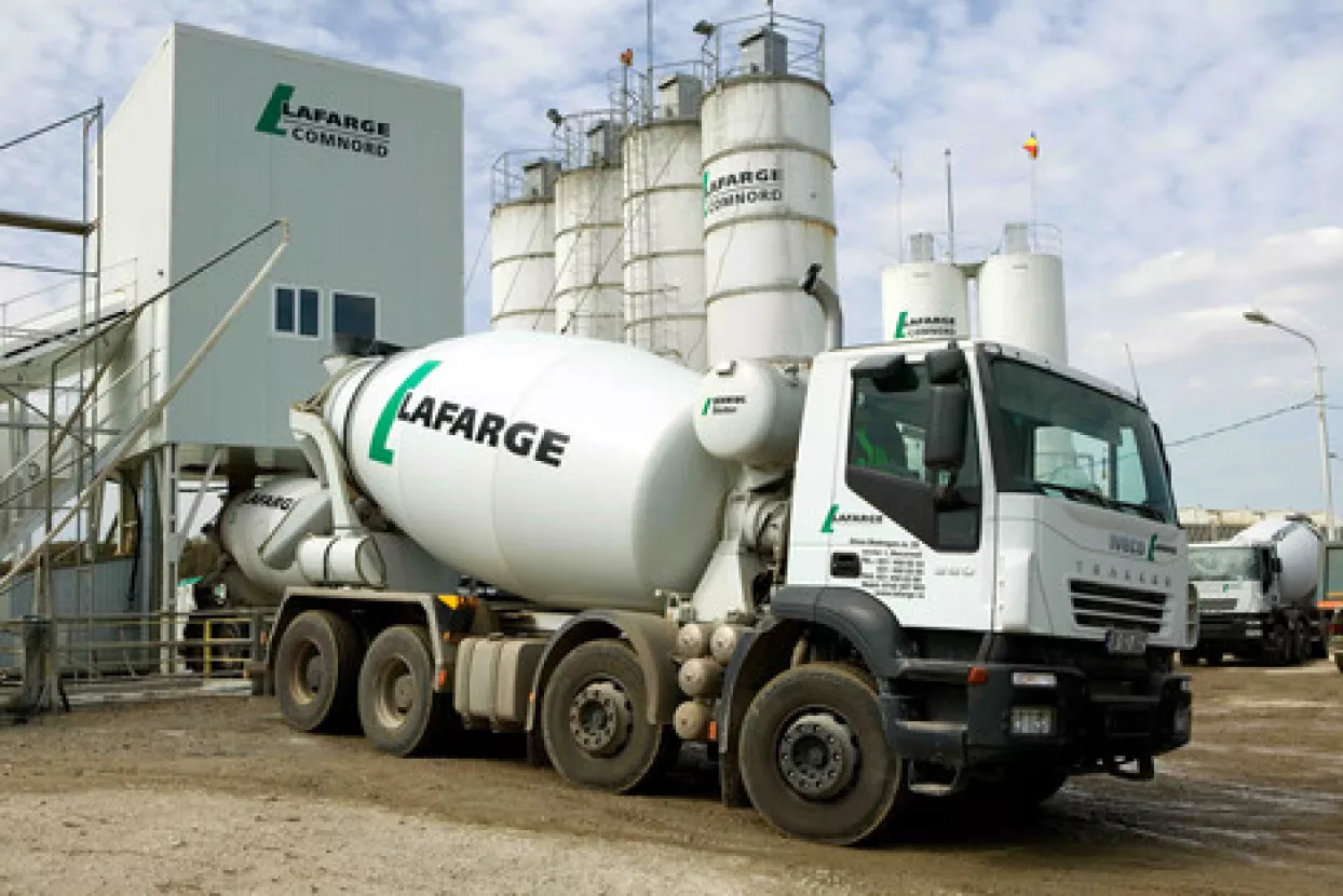 Lafarge steže remen