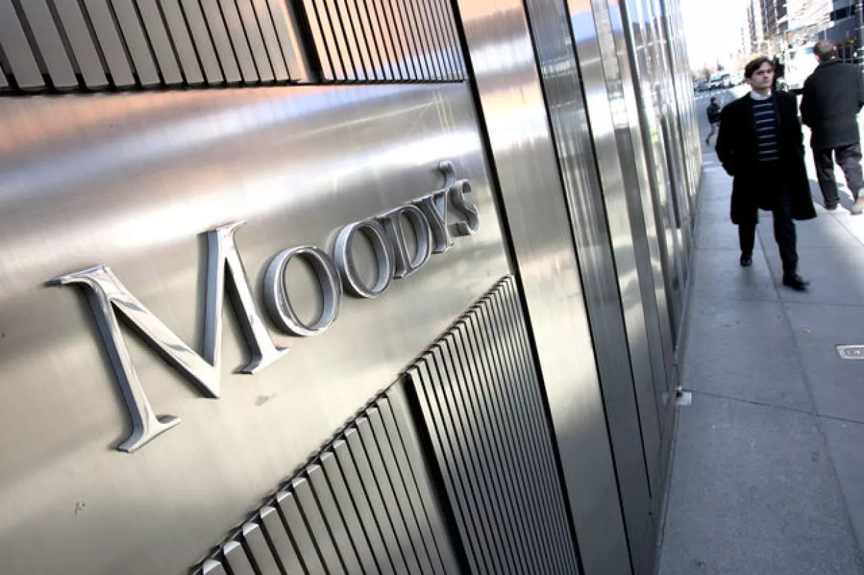 Moody's smanjio rejtinge 15 bankarskih divova