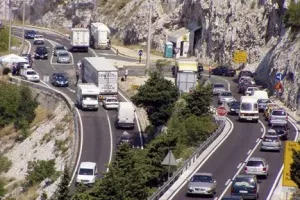 Kolika je razlika u cijeni putujete li do mora prema propisima ili jurite