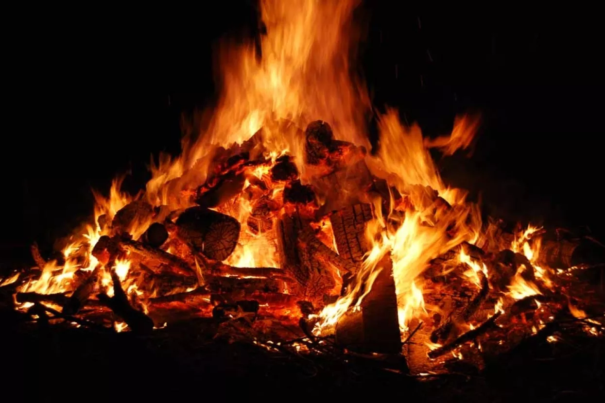 Bacite ih na lomaču!