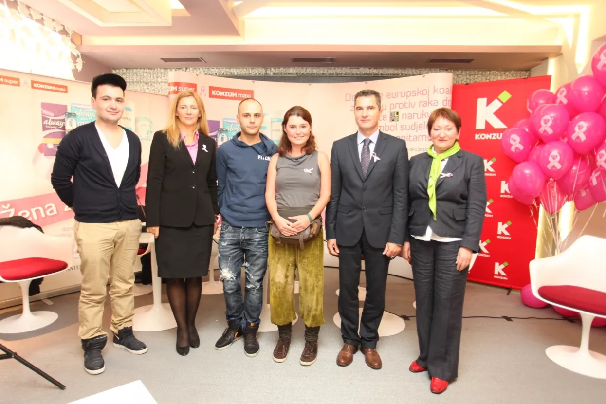 FOTO: Humanitarna akcija 'Žena ženi'