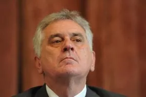 Prislu&scaron;kuje se (i) srpski državni vrh