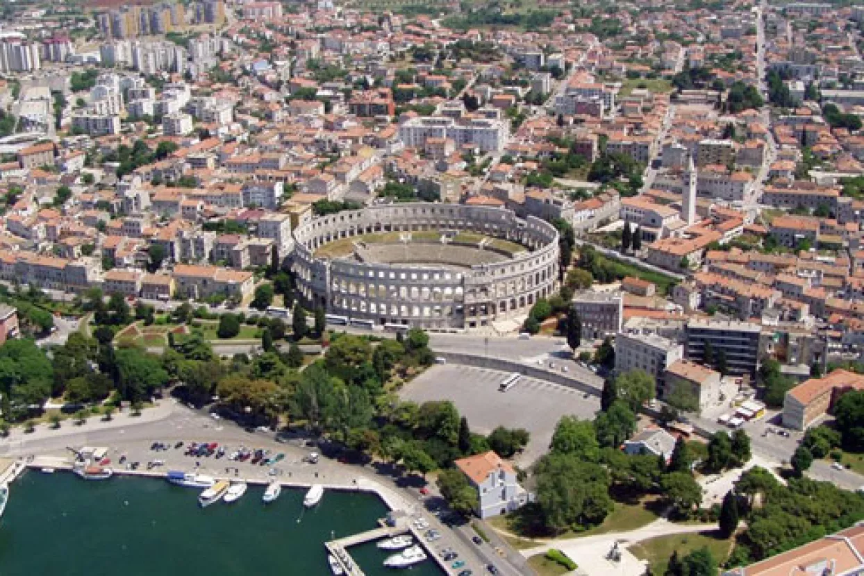 Sjedi&scaron;te Istre Pazin ili Pula?