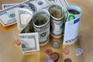 Euro oslabio jer će kamate u eurozoni jo&scaron; dugo ostati niske