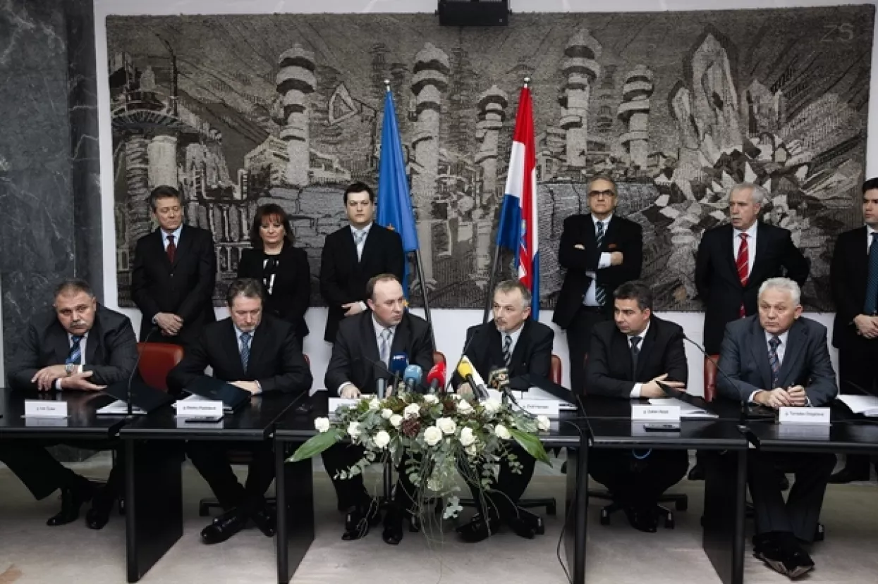 Pet scenarija u sjeni tjeralice za Hern&aacute;dijem