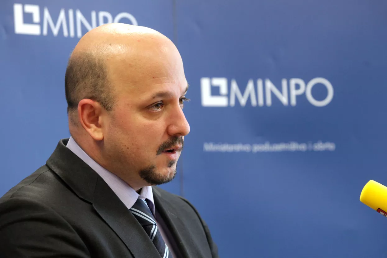 'Žao mi je &scaron;to nisam izravno sudjelovao u nabavi novih automobila'