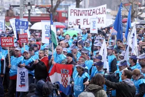 Prosvjed pred Inom - Sindikat najavio tužbu