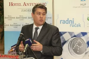 Lalovac: Vi&scaron;e bih volio da su se dvije milijarde uložile u obnovu rafinerija