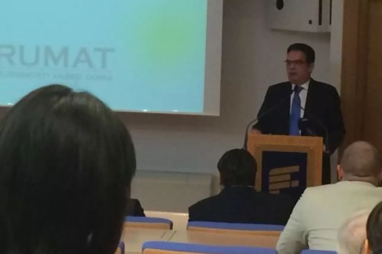 Neefikasan javni sektor umjesto gospodarstvu služi samome sebi