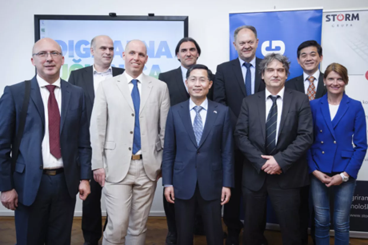 Samsung i CARNet darovali splitski Filozofski fakultet digitalnom učionicom