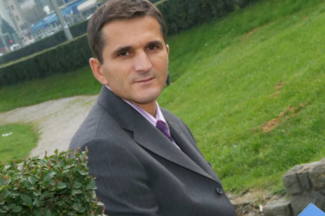 Goran Marić knjigom "Slom lažnog proro&scaron;tva" upro prstom u HNB