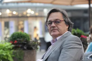 Moj model pokazuje da  samo paket  mjera s rezanjem tečaja i PDV-a donosi razvoj