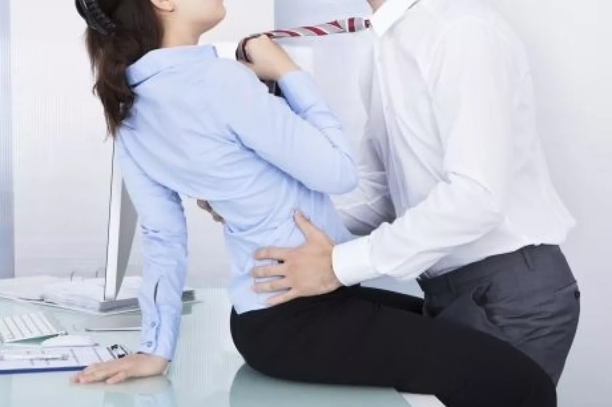 Posao i zabava se ne mije&scaron;aju, ali 11 posto zaposlenika bilo je u vezi s nadređenim