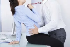 Posao i zabava se ne mije&scaron;aju, ali 11 posto zaposlenika bilo je u vezi s nadređenim