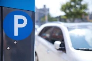 Ministarstvo gospodarstva protiv kazni za parkiranje zamaskiranih u dnevne karte