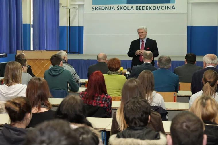 "Profesor" Ivica Todorić održao predavanje srednjo&scaron;kolcima u Bedekovčini