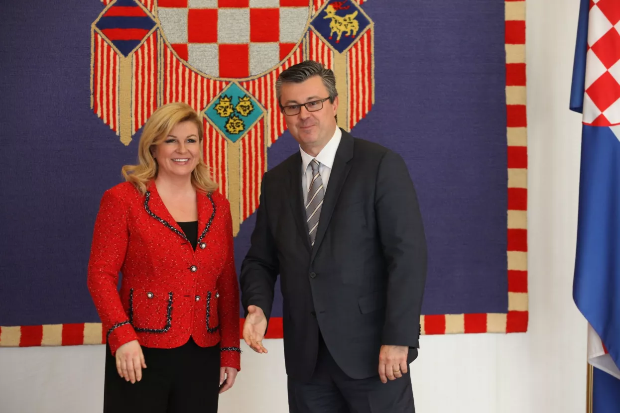 Mostu nezaustavljivo pada potpora, Ore&scaron;ković sve popularniji političar