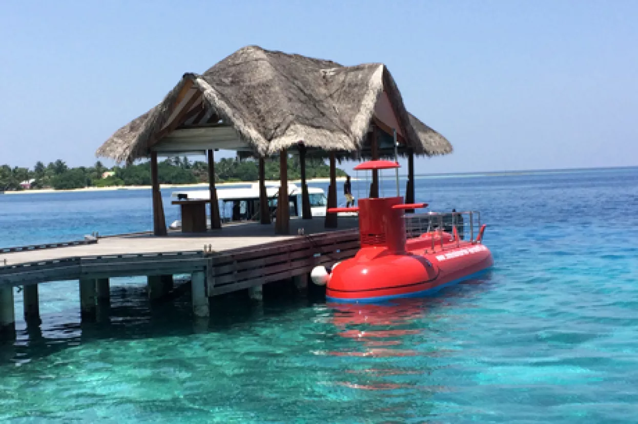 Hrvatska polupodmornica turistima otkriva koraljne grebene Maldiva