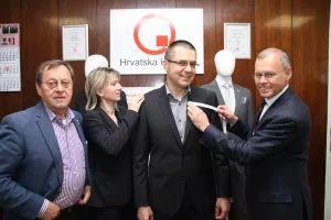 Njemački stručnjak za &scaron;ivanje odijela po mjeri tjedan dana obučavao tim krojača i modelista u Kotki