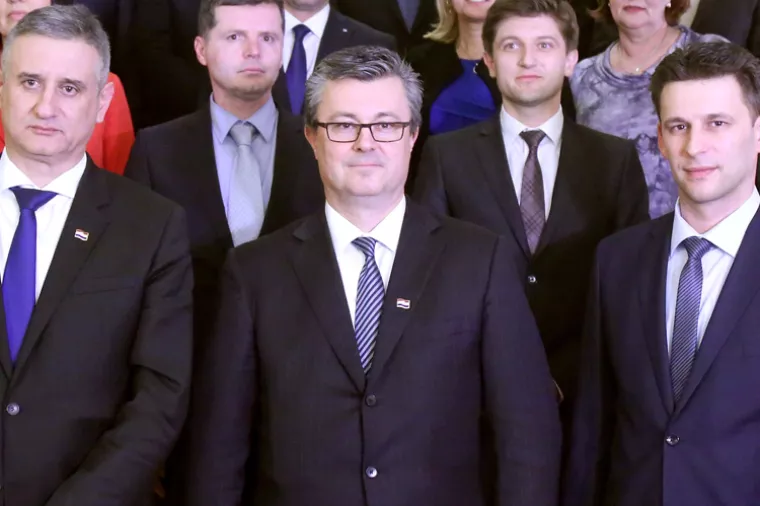 Ore&scaron;ković je pozivom Karamarku i Petrovu da odstupe zabio zadnji čavao u lijes Vladi