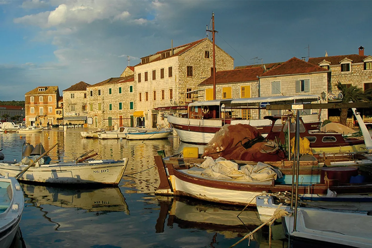 Stari Grad - turistički grad s mnogo aktivnosti
