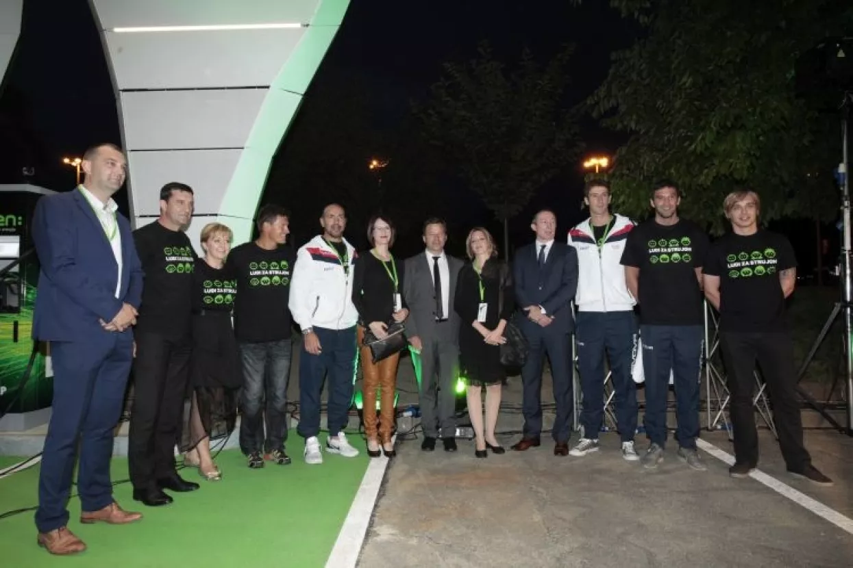 HEP pustio u rad prvu punionicu za električna vozila koja za napajanje koristi solarnu energiju
