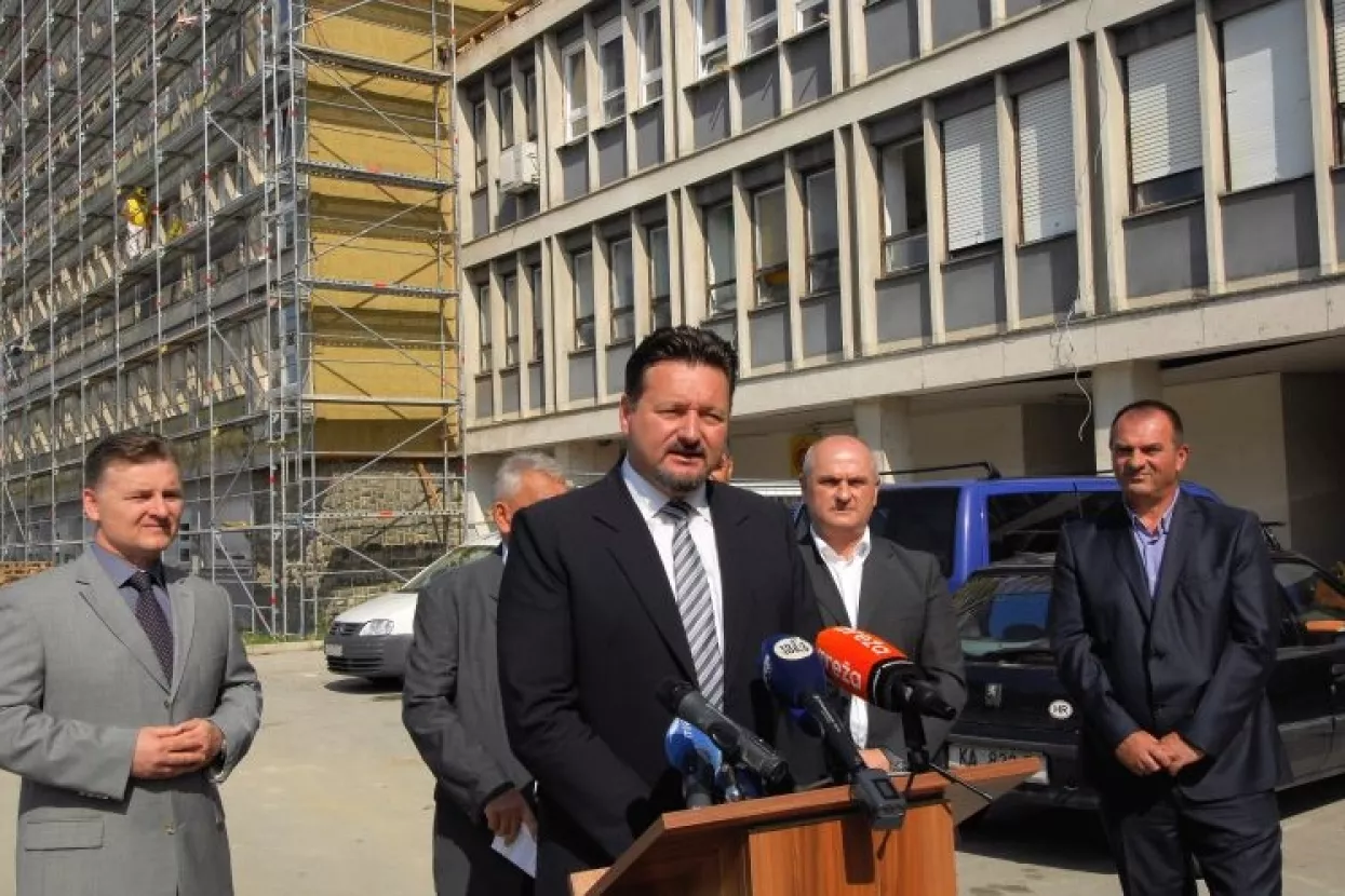 Kiti li se tehnički ministar graditeljstva Ku&scaron;čević tuđim perjem?