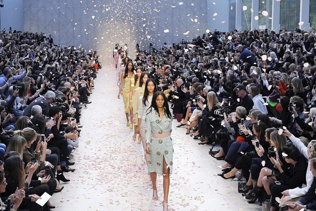 Preuzmite besplatnih 50 eura i trgujte dionicama Burberry-a