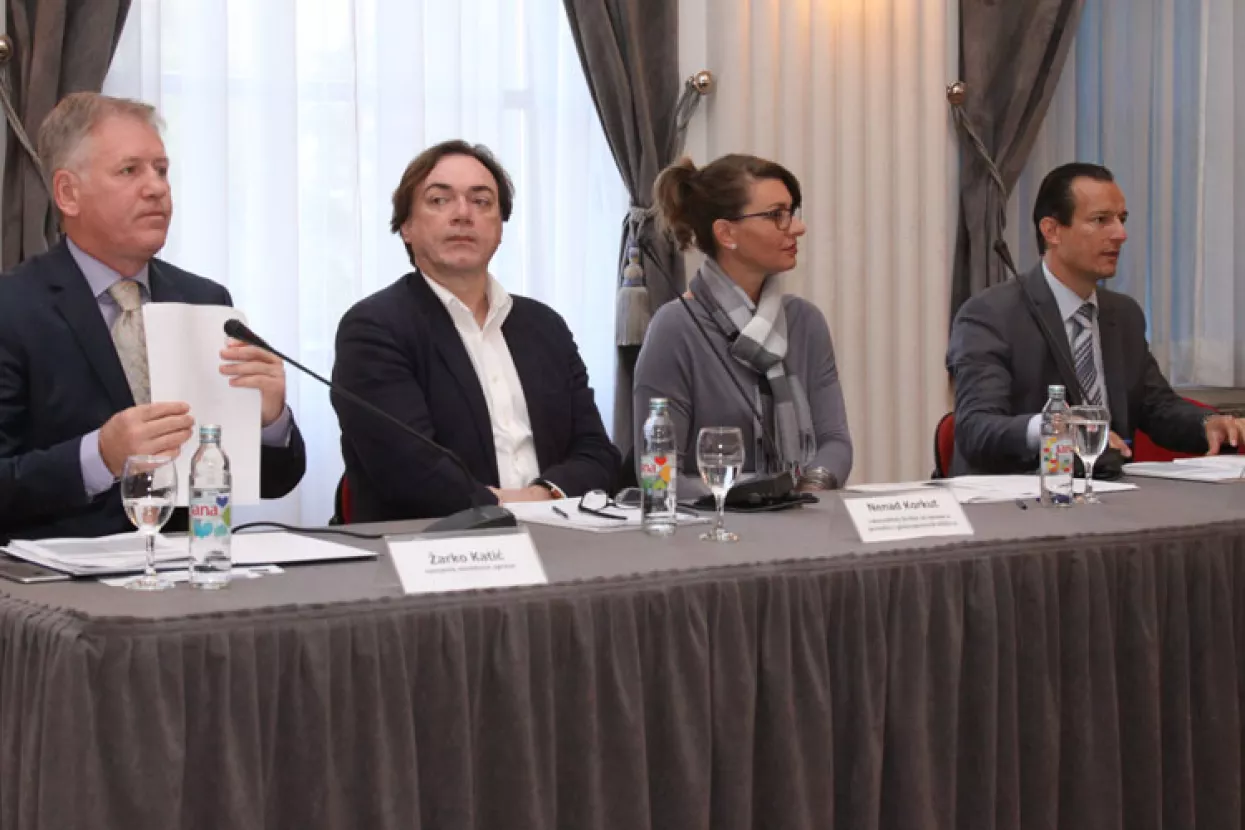 Građani trojkom ocijenili kvalitetu usluga koje pruža javna uprava