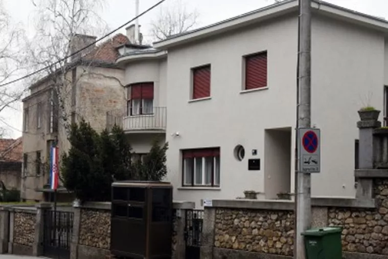 Mesića danas iseljavaju iz ureda