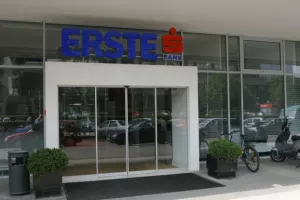 Erste banka smanjila kamatne stope na stambene kredite