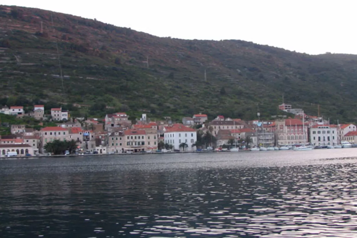 Traže se investitori za vi&scaron;ke tvrtke u stečaju Modru &scaron;pilju i Vis