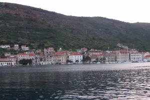 Traže se investitori za vi&scaron;ke tvrtke u stečaju Modru &scaron;pilju i Vis