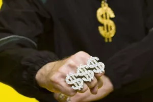 Valutni rat: Plju&scaron;te optužbe o deprecijaciji, dolar oslabio peti tjedan zaredom