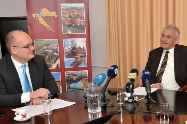 &Scaron;kolstvo Karlovačke županije kori&scaron;tenjem drvne biomase u tri godine u&scaron;tedjelo 7,5 milijuna kuna