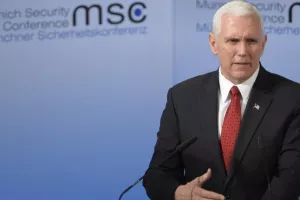 Pence se obratio Europi 'pozdravom robota vlastodr&scaron;cu'