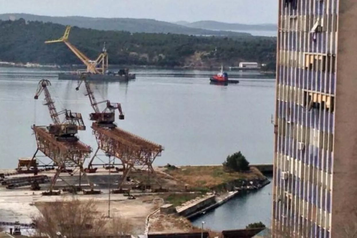 'Vi&scaron;emilijunski manevar' u &Scaron;ibeniku: Megadizalica s pokvarenog lifta podiže jahtu te&scaron;ku 500 tona