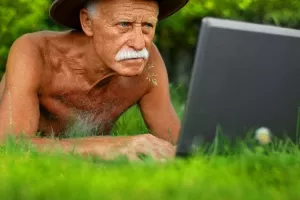 Tjeraju ih da rade duboko u starost, a čak su i internetske tražilice posla namje&scaron;tene protiv njih
