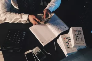 Lideri britanskih kompanija u prosjeku zarađuju 386 puta vi&scaron;e od minimalca