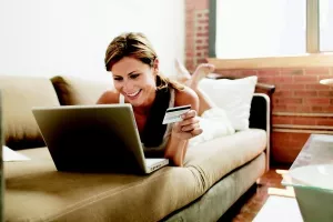 Mastercard: 22% Hrvata kupuje online najmanje jednom tjedno, a najče&scaron;će se odlučuju za odjeću i obuću