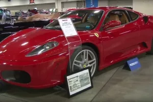 Trumpov rabljeni Ferrari prodan za nadprosječnih, ali manje od očekivanih 270.000 dolara