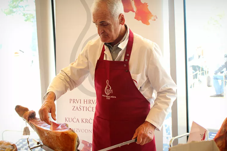 FOTO: Na otvorenju Dana hrvatskog pr&scaron;uta &scaron;ampionima progla&scaron;eni Mesnica Žužić i Smjeli