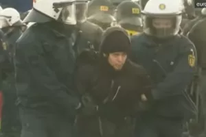 Masovni prosvjedi mirovnih udruga uslijed krajnje desnog i desnijeg strujanja na kongresu AfD-a