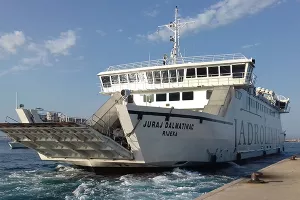 Sudarila se dva Jadrolinijina trajekta - Sisu otkazao motor, Juraj Dalmatinac razderan