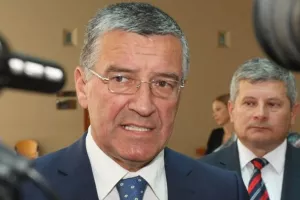 Ževrnja se povlači iz utrke za župana nakon kr&scaron;enja zakona u natječaju za Zlatni rat
