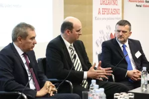 FOTO: Panel o privatizaciji državnih poduzeća - 'Ni&scaron;ta nije sveto' osim &Scaron;uma i Voda
