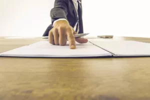 Precizno tumačenje: Javni bilježnici prema pravu EU ne mogu slati ovr&scaron;ne isprave