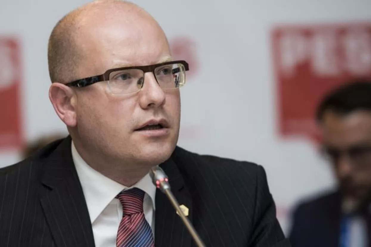 Paralele: Če&scaron;ki premijer najavio ostavku pa se predomislio i traži opoziv ministra financija